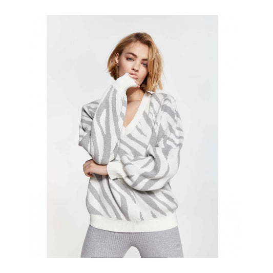 Grå/vit zebramönstrad tröja med axelvaddar.