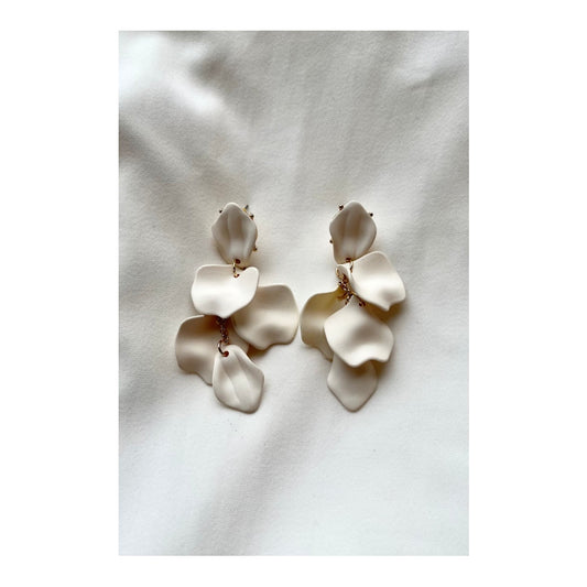Bow 19 fall earrings thin white