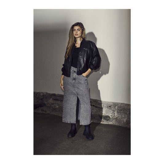 Grå jeanskjol med slitz framtill från co´couture